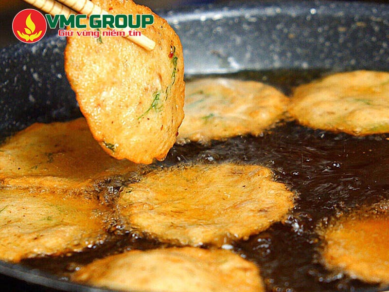 Hấp hoặc chiên chả cá