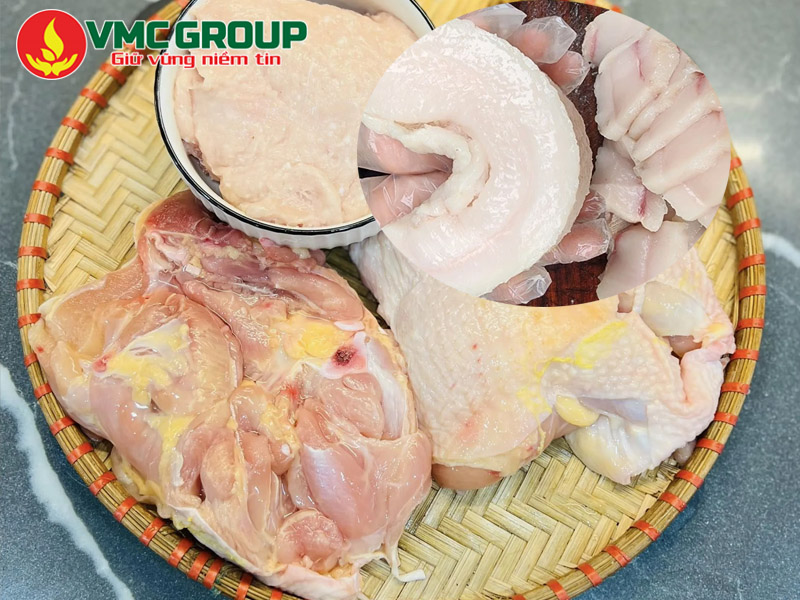 Giò gà có thành phần chính từ thịt gà và mỡ heo
