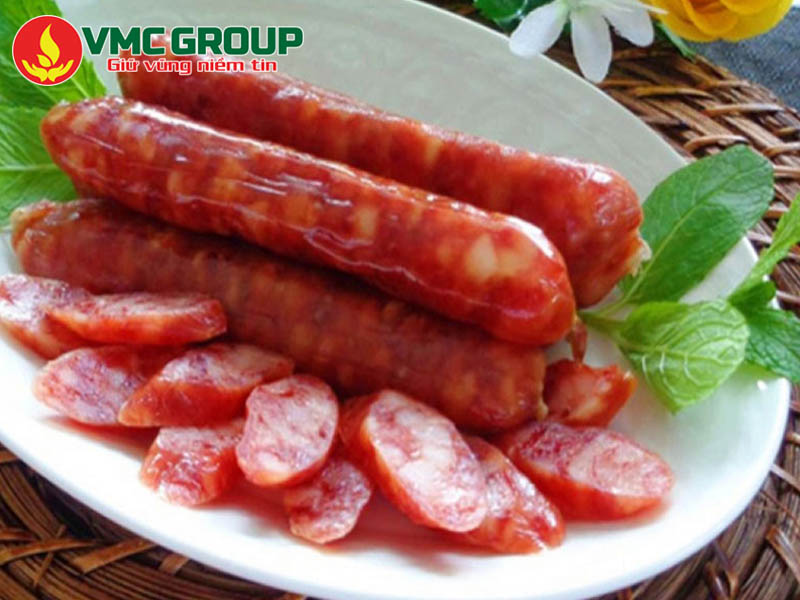 Vì sao lạp xưởng, thịt xá xíu cần có màu đỏ hồng?